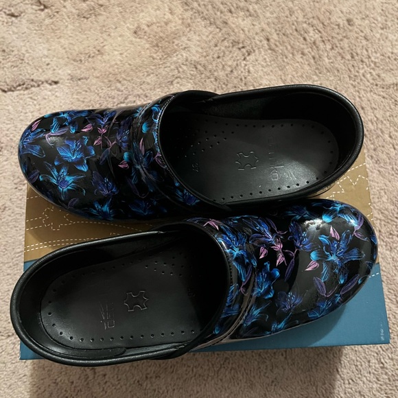 Dansko shoes - Picture 3 of 6